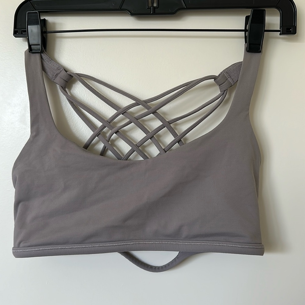 Lululemon Free to Be Wild size 8